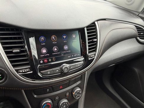 Used 2020 Chevrolet Trax LT w/ LT Convenience Package FWD image 14