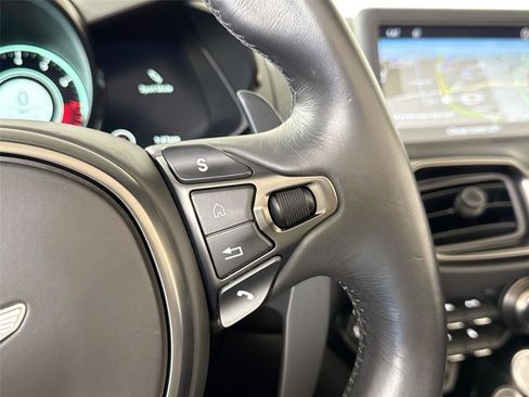 Used 2022 Aston Martin V8 Vantage Roadster image 20