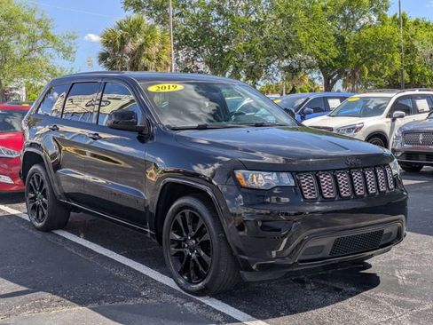 Used 2019 Jeep Grand Cherokee Altitude RWD image 3