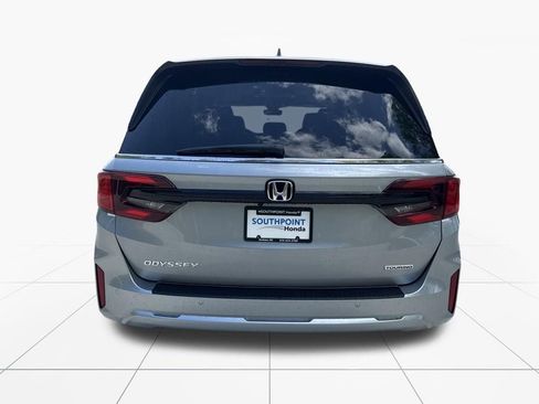 New 2026 Honda Odyssey Touring image 7