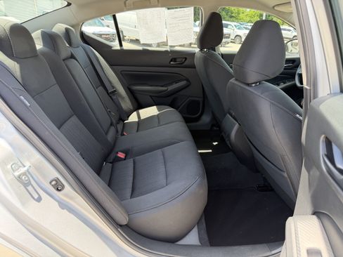 Used 2025 Nissan Altima 2.5 SV FWD image 8