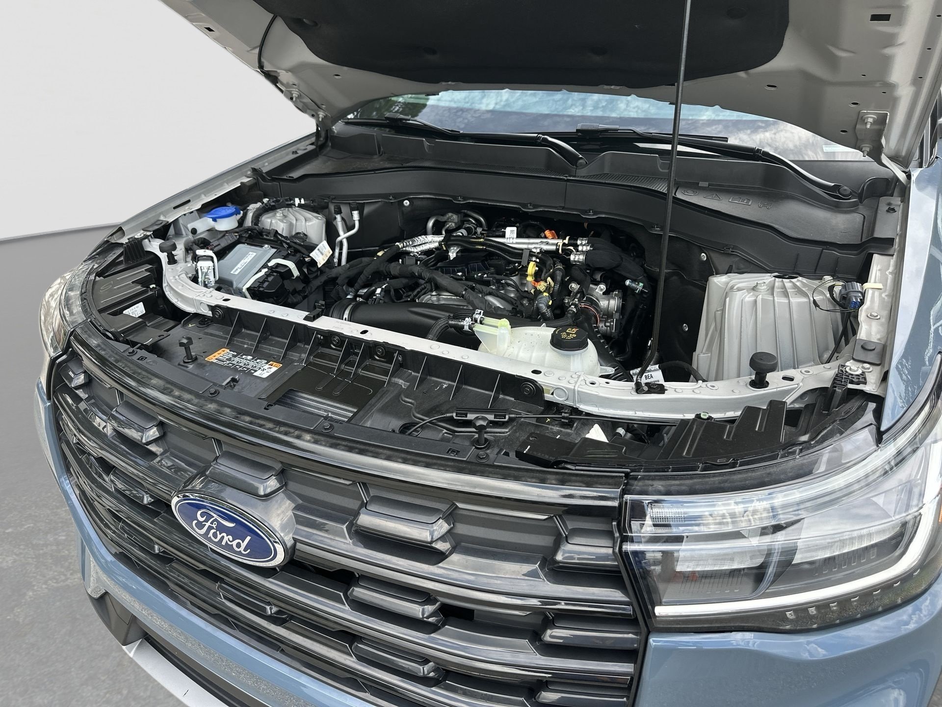Used 2025 Ford Explorer Active RWD image 29
