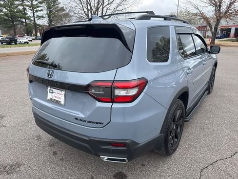 Used 2025 Honda Pilot Black Edition image 5