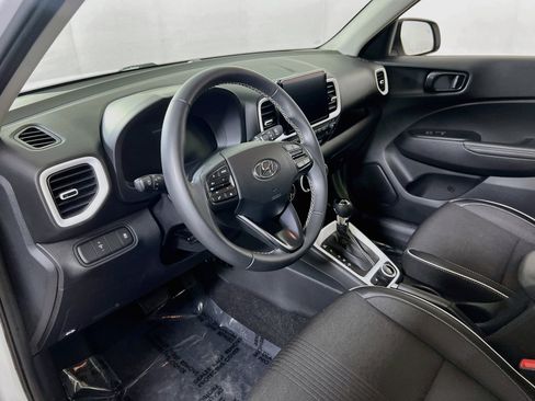 Used 2023 Hyundai Venue Limited FWD image 9