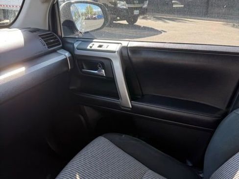 Used 2018 Toyota 4Runner SR5 AWD/4WD image 30