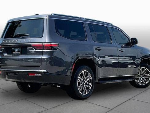 Used 2025 Jeep Wagoneer 4WD image 12