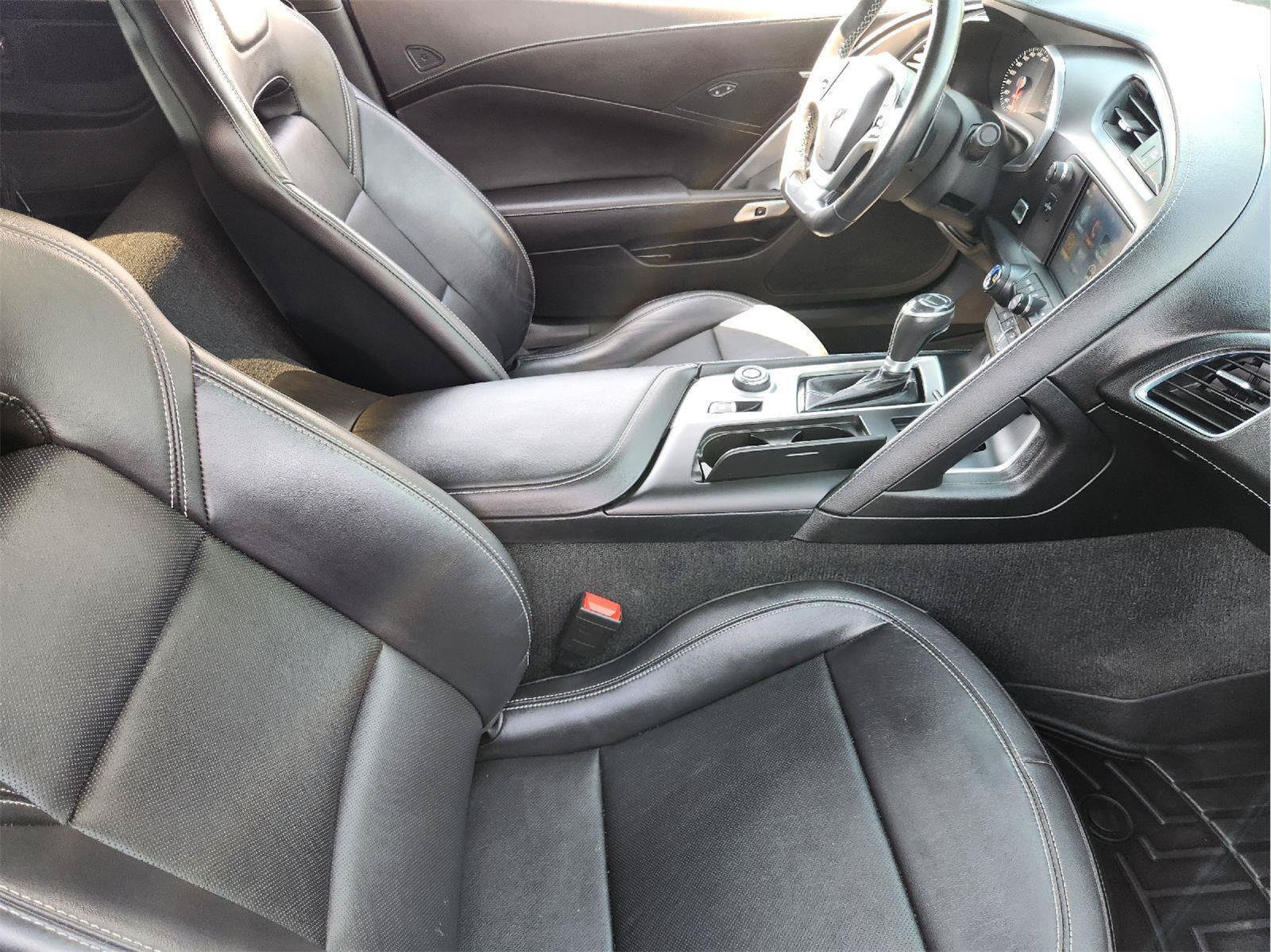 Used 2019 Chevrolet Corvette Stingray Coupe w/ 1LT RWD image 15