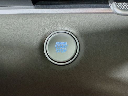 Used 2025 Hyundai Elantra Sport FWD image 33