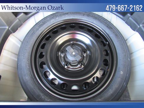 Used 2024 GMC Terrain SLE image 27