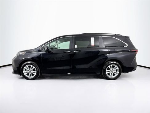 Used 2025 Toyota Sienna XLE image 14