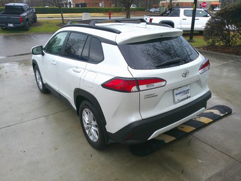 Used 2024 Toyota Corolla Cross LE w/ Moonroof Package image 9