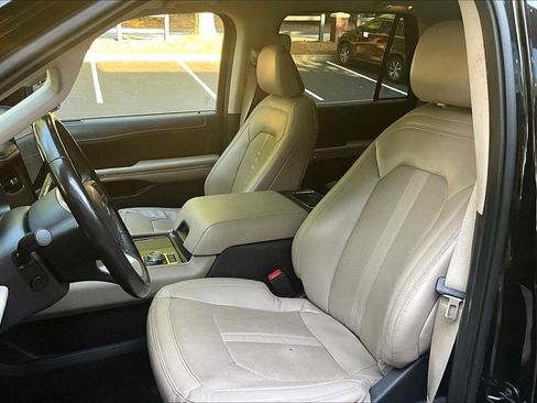 Used 2023 Ford Expedition Limited image 13
