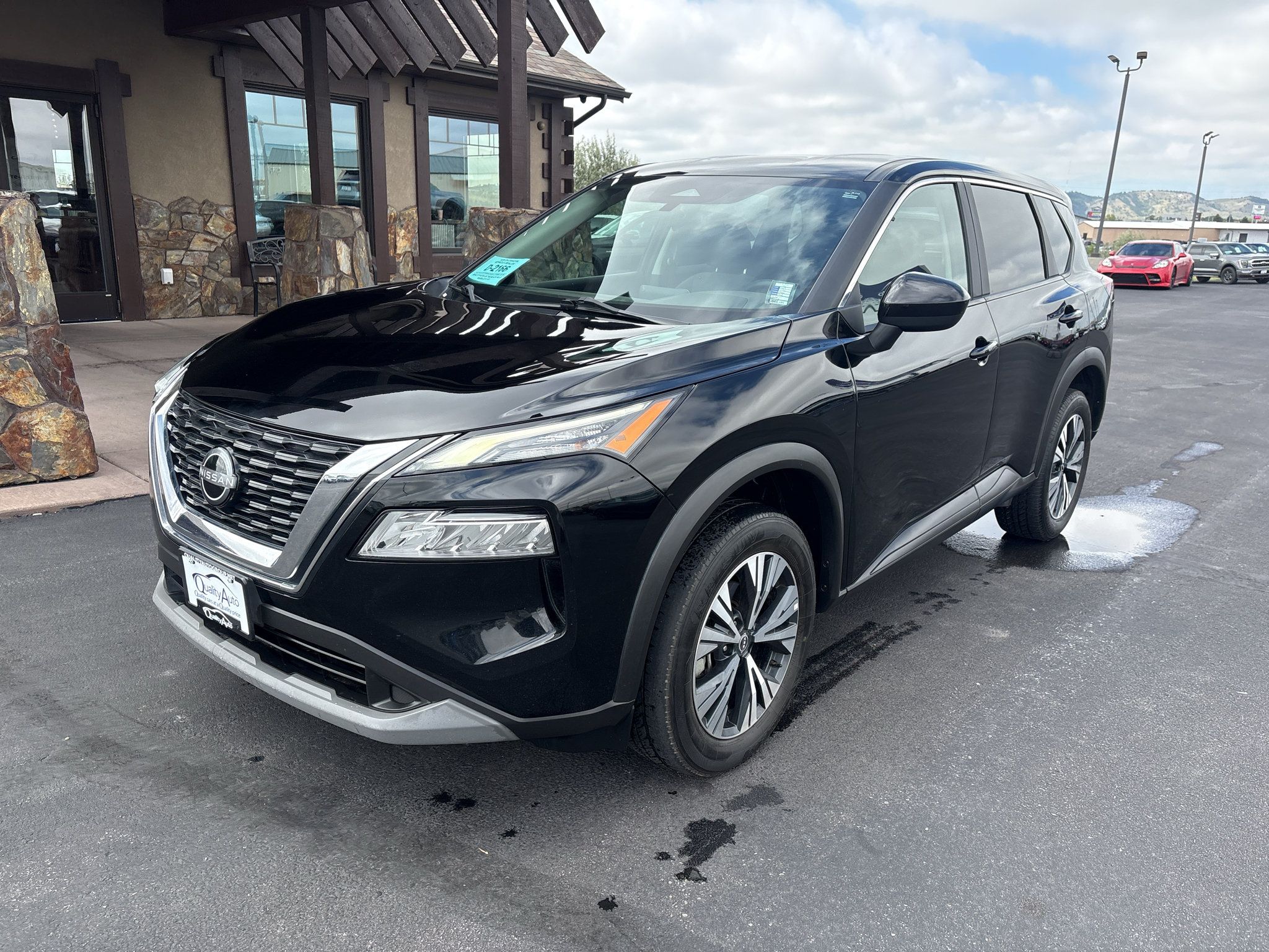 Used 2023 Nissan Rogue SV AWD/4WD image 2