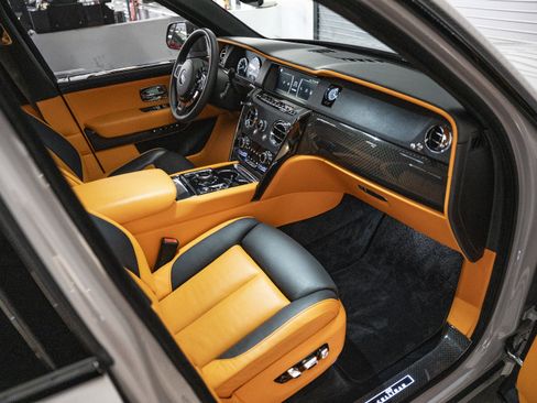 Used 2023 Rolls-Royce Cullinan Black Badge w/ Leather Finishing Pack image 40