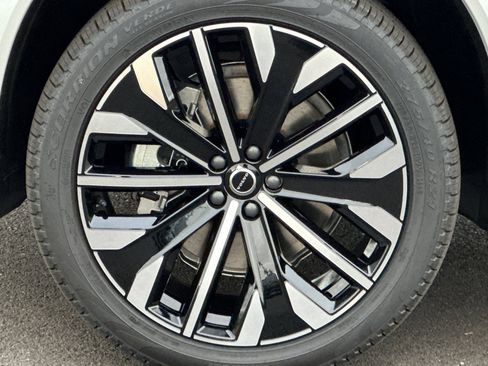 New 2026 Volvo XC90 B6 Plus w/ Protection Package Premier image 24