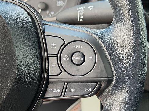 Used 2025 Toyota Corolla LE FWD image 19