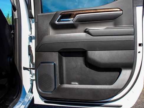 Used 2025 GMC Sierra 1500 Elevation w/ Preferred Package image 12