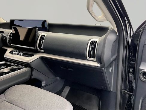Certified 2025 Ford Expedition Active AWD/4WD image 17