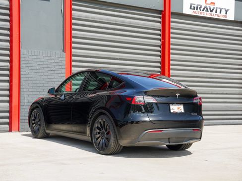 Used 2023 Tesla Model Y Performance AWD/4WD image 9