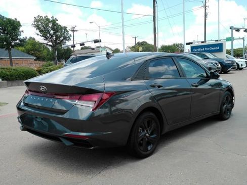 Used 2022 Hyundai Elantra SEL FWD image 6