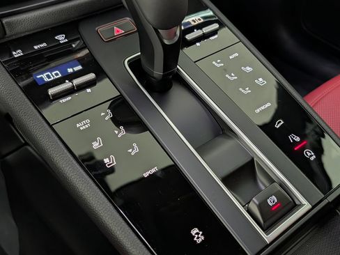 New 2026 Porsche Macan AWD/4WD image 33