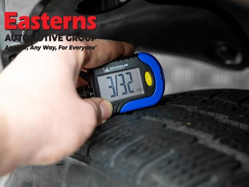 Used 2022 Toyota Venza LE image 28