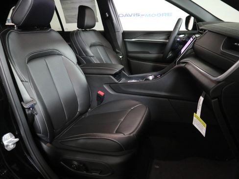 New 2025 Jeep Grand Cherokee Limited w/ Luxury Tech Group II AWD/4WD image 19