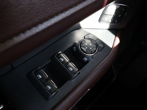 Used 2024 Ford Expedition Limited image 34