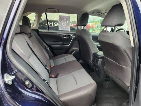 Used 2025 Toyota RAV4 XLE AWD/4WD image 12