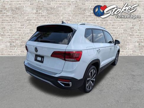 Used 2023 Volkswagen Taos SE w/ Panoramic Sunroof Package image 4