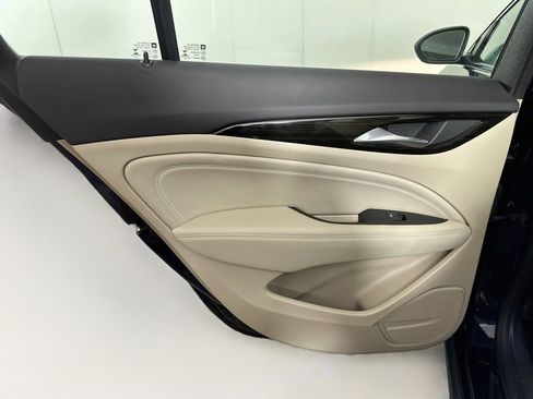 Used 2018 Buick Regal Essence FWD image 24