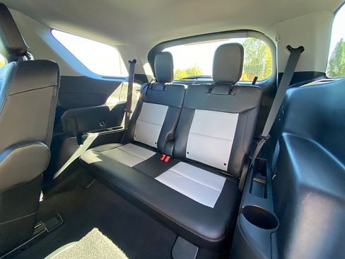 Certified 2022 Ford Explorer XLT w/ Equipment Group 202A image 37