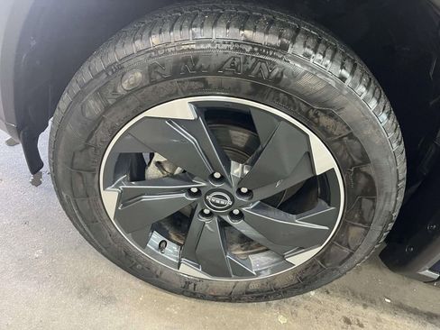 Used 2023 Nissan Rogue SV image 10