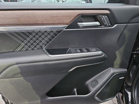 Used 2024 GMC Acadia Denali image 16