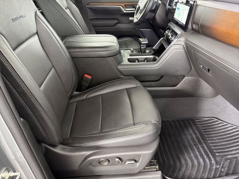 Certified 2023 GMC Sierra 1500 Denali w/ Technology Package AWD/4WD image 10