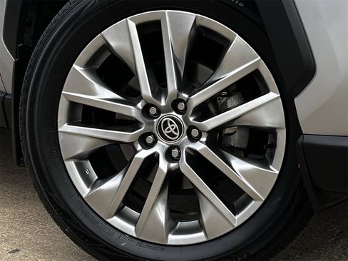 Used 2023 Toyota RAV4 XLE Premium image 31