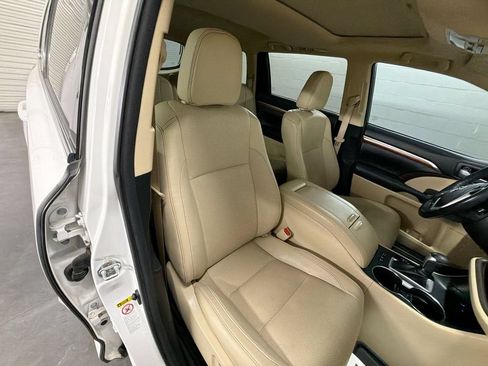 Used 2017 Toyota Highlander Limited FWD image 28