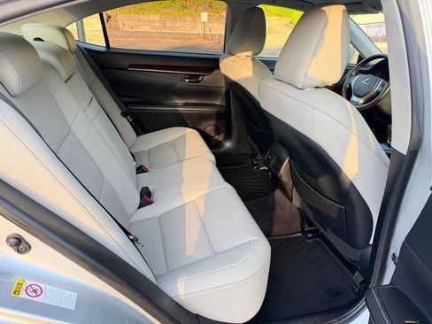 Used 2015 Lexus ES 350 w/ Premium Package FWD image 21