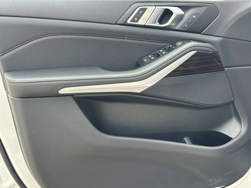 Used 2023 BMW X5 xDrive40i w/ Climate Comfort Package image 17