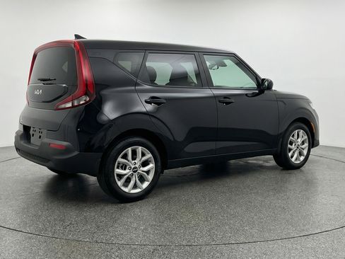Used 2025 Kia Soul LX w/ LX Technology Package FWD image 9