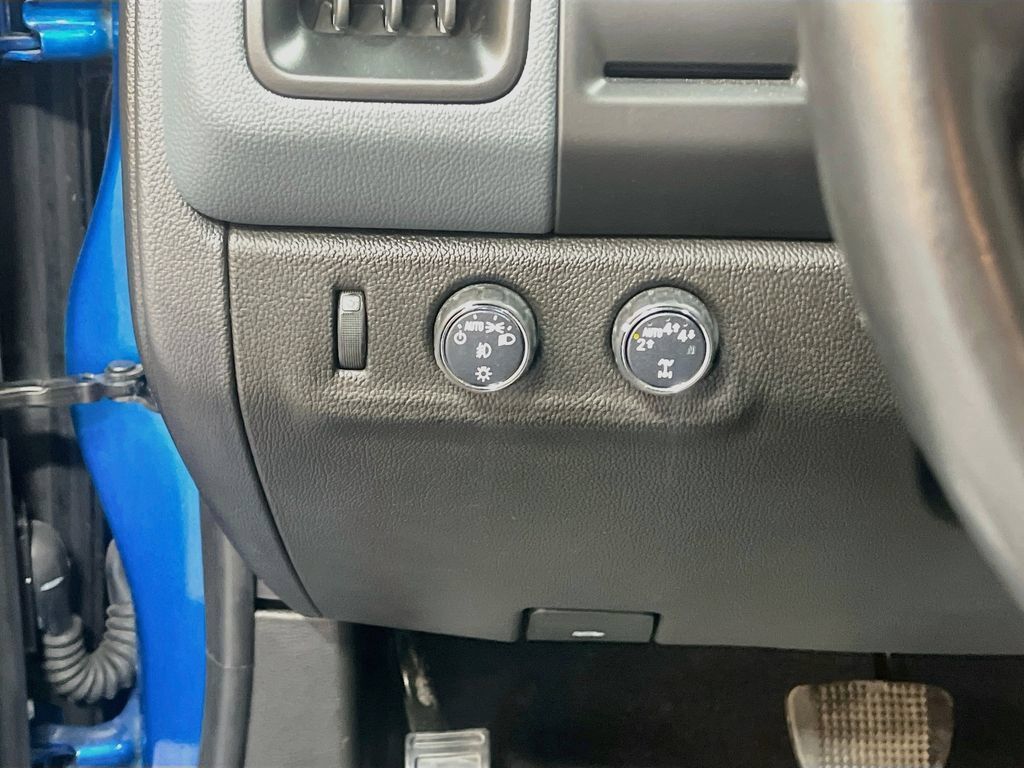 Used 2022 Chevrolet Colorado Z71 AWD/4WD image 10