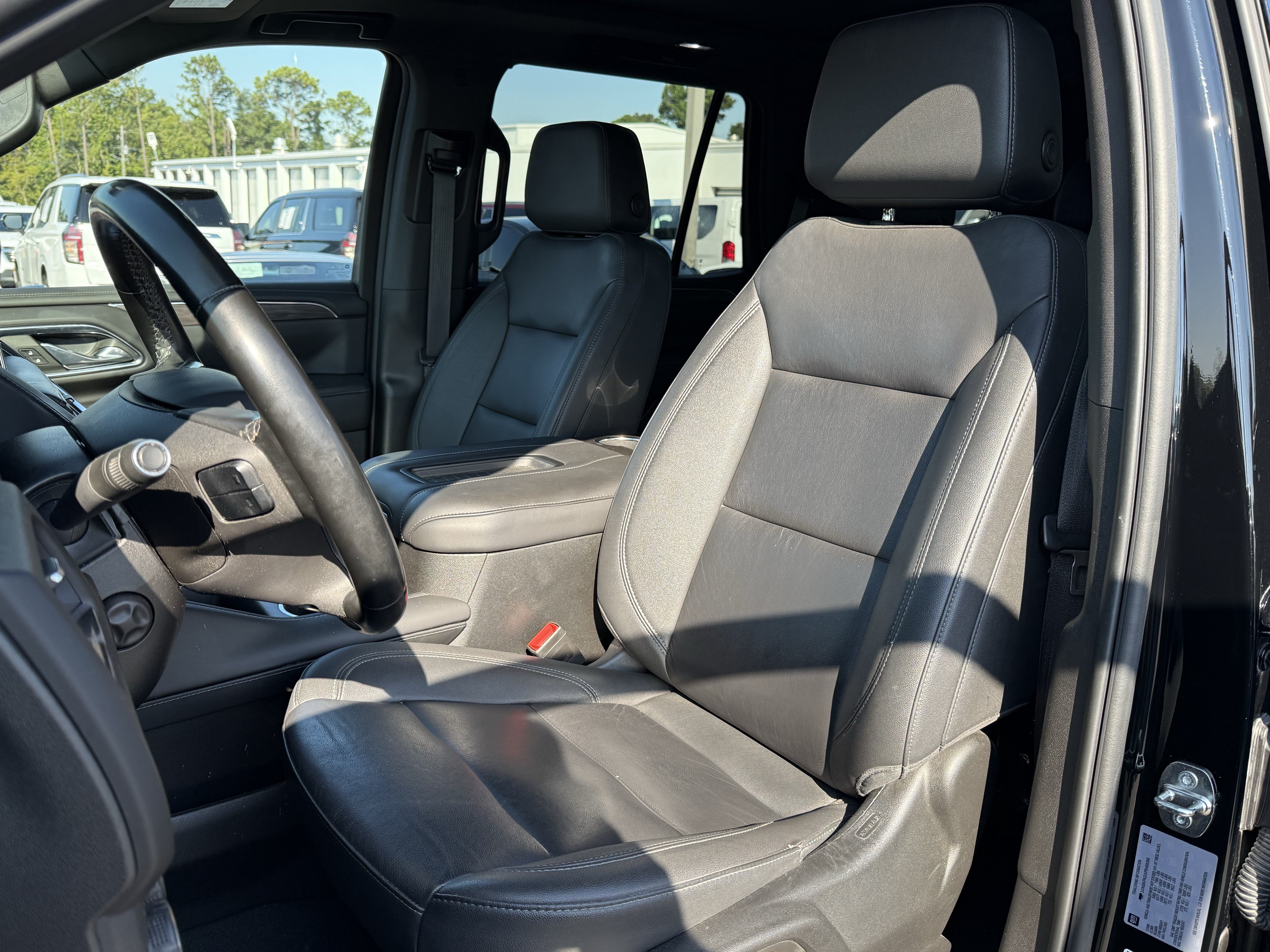Used 2023 Chevrolet Tahoe Z71 w/ Luxury Package AWD/4WD image 7