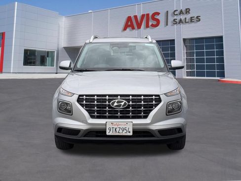 Used 2025 Hyundai Venue SEL FWD image 2