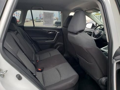Used 2025 Toyota RAV4 XLE AWD/4WD image 17