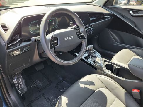 Certified 2025 Kia Niro EX FWD image 9