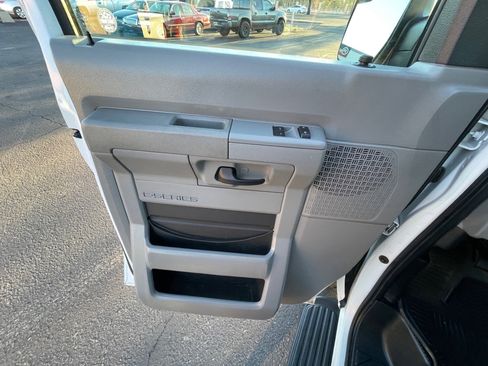 Used 2014 Ford E-350 and Econoline 350 XLT RWD image 12