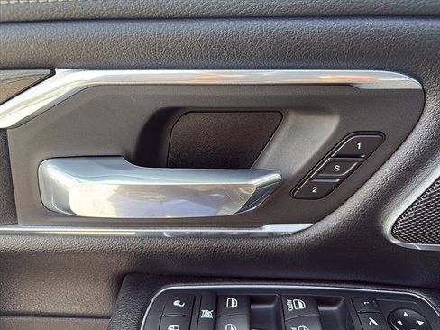 Used 2020 RAM 1500 Laramie AWD/4WD image 34