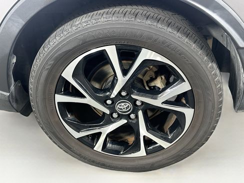 Used 2019 Toyota C-HR Limited image 11