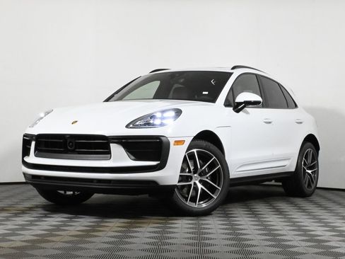 Used 2026 Porsche Macan AWD/4WD image 1