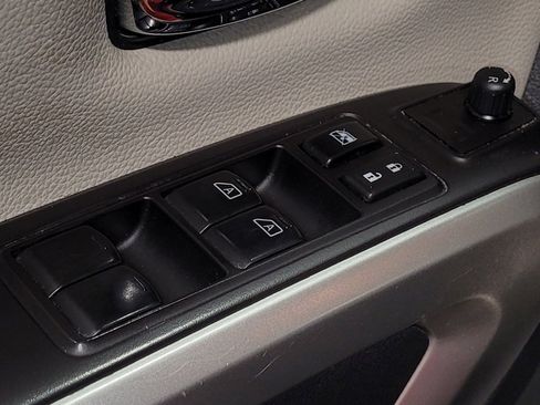 Used 2021 Nissan Titan SV w/ SV Convenience Package AWD/4WD image 27